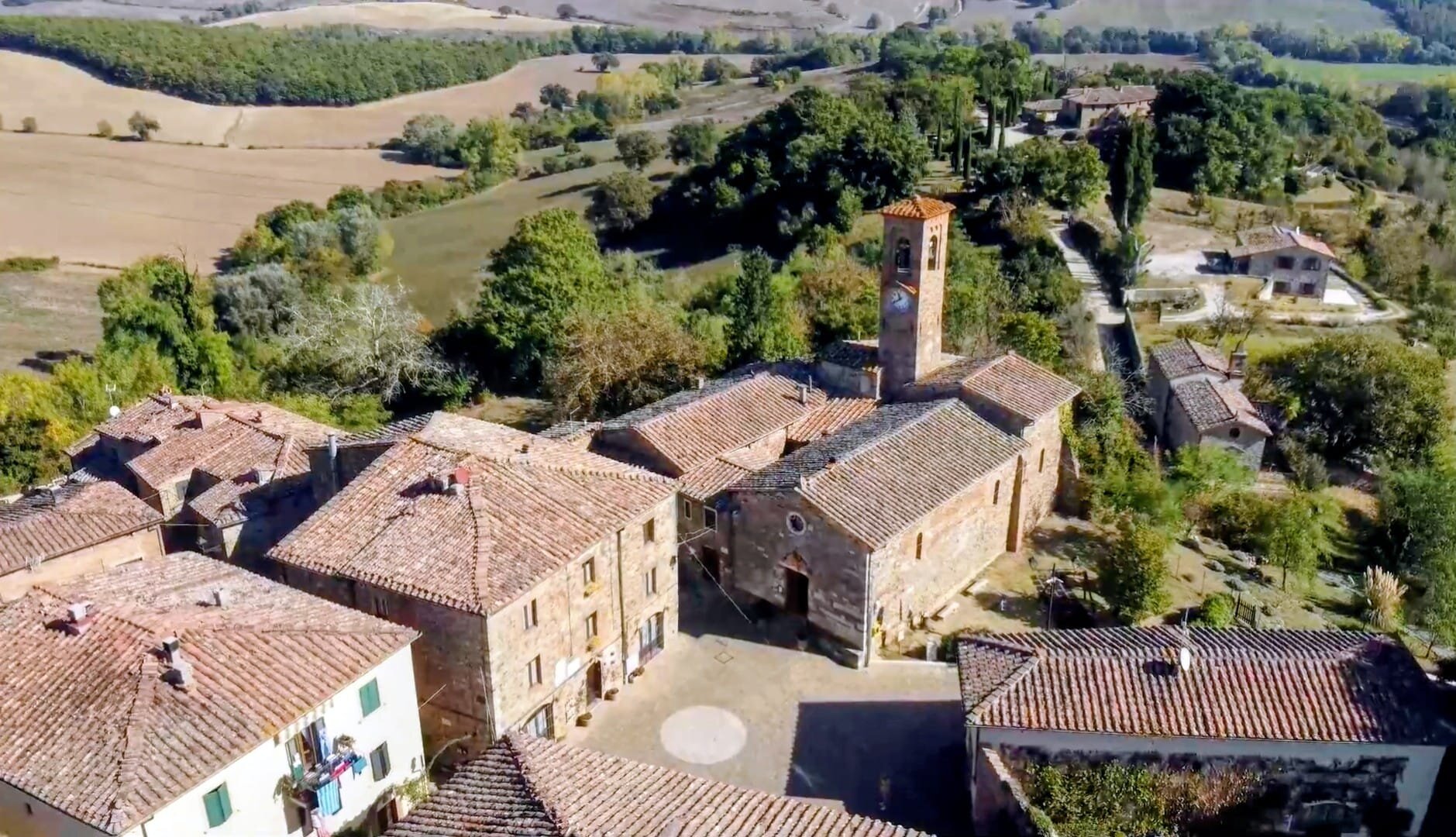 Visita Montalcinello, il borgo dove le pietre parlano