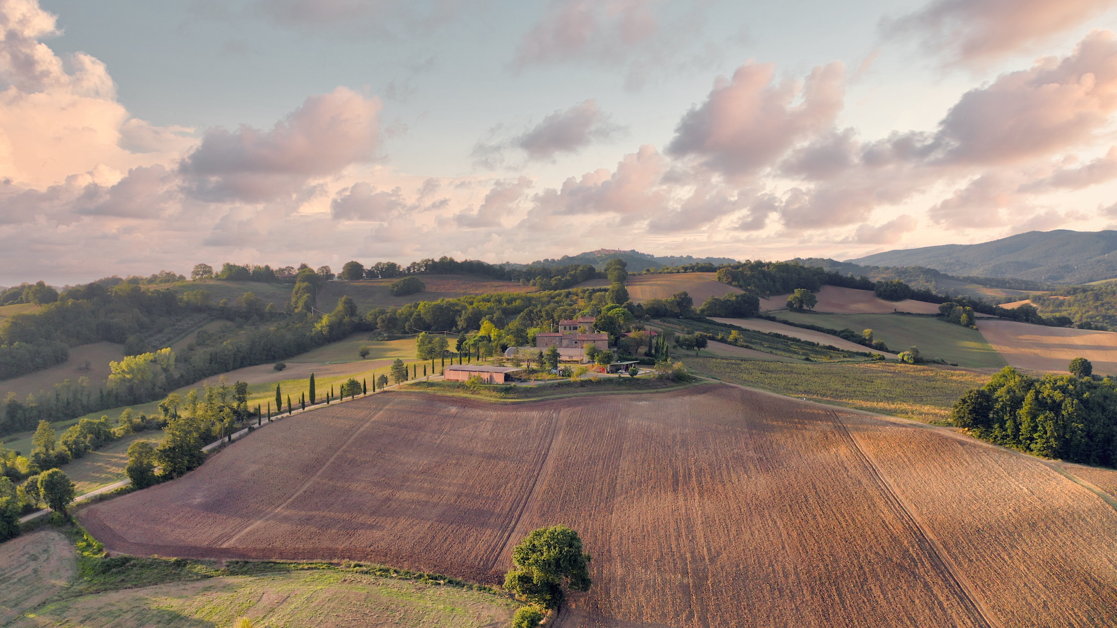 Il paesaggio come teatro: la Pieve di Montalcinello