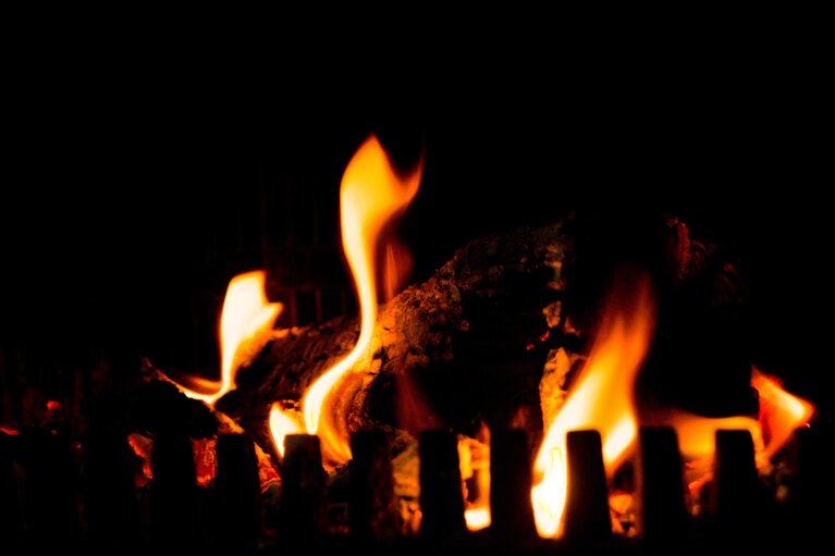 wood-warm-flame-fire-romantic-fireplace-1238778-pxhere.com.jpeg