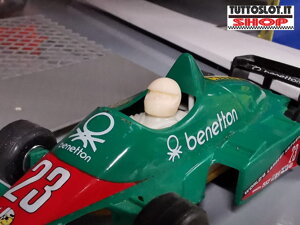 testa-pilota-con-casco-per-auto-polistil-drivers-head-with-helmet