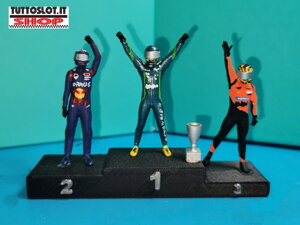 podio-con-piloti-in-scala-132