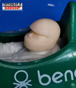 testa-pilota-con-casco-per-auto-polistil-drivers-head-with-helmet