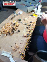 personaggio-cameriera-132-3-pz-figure-waitress-132-scale-3-pcs