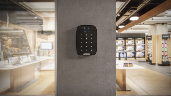 lifestyle - ajax keypad plus jeweller - black - 5.jpeg