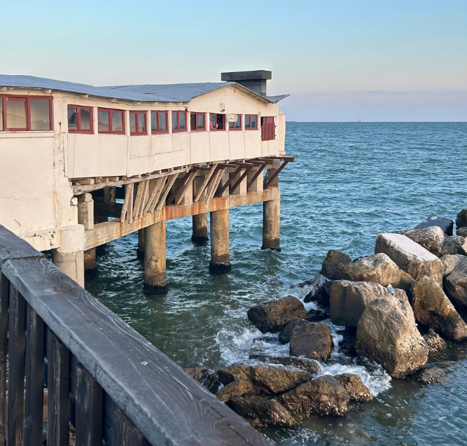 Da Gium&egrave;, Casalborsetti (RA): mangiare sulla palafitta sul mare in Romagna