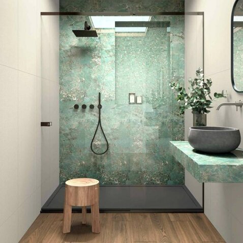 Bagno elegante con arredi su misura