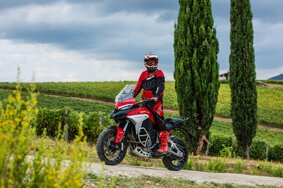 ducati-dre-adventure-2022-multistrada-v4-eroica-strada-bianca-offroad-toscana.jpeg
