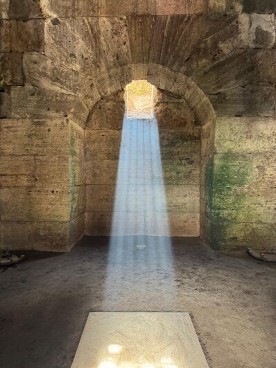 Fascio di luce all'equinozio