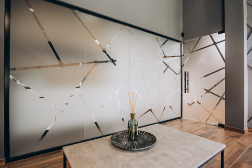 empty-flat-interrior-with-elements-decoration.jpeg empty-flat-interrior-with-elements-decoration.jpeg