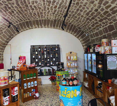 casa-mia_dettaglio_scaffale.jpeg casa-mia_dettaglio_scaffale.jpeg