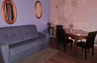 Soggiorno con divano letto matrimoniale