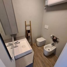 PARETI BAGNO IN RESINA