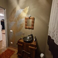 BAGNO IN RESINA MATERICA DECORATO