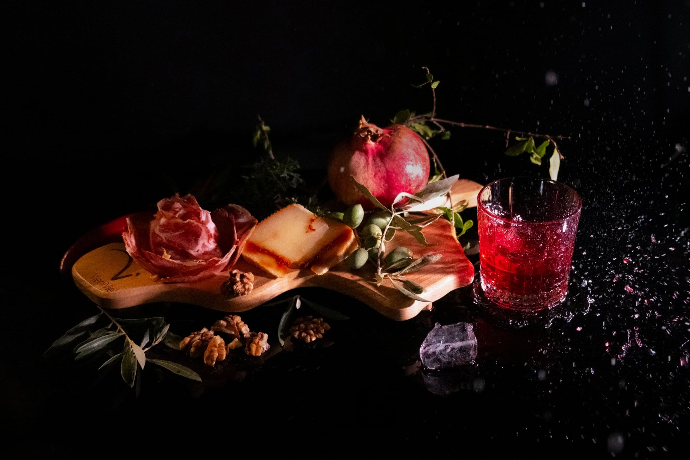 vieni vie tagliere e negroni.jpeg