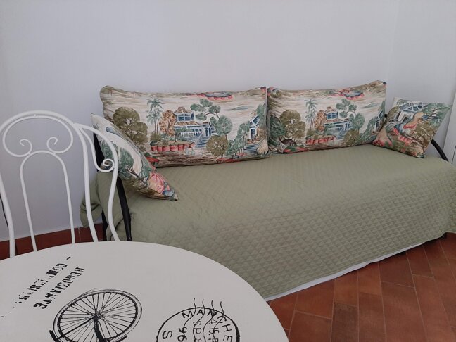 Questo divano si trasforma in due letti singoli