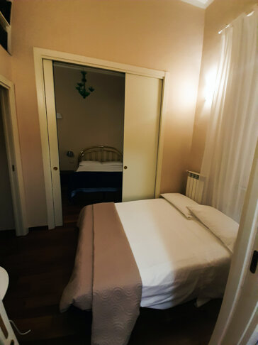La porta consente di dividere la stanza in due