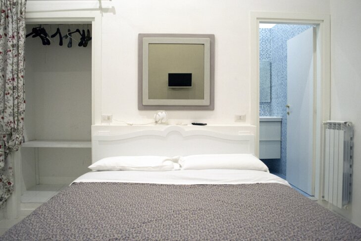 Letto matrimoniale con cabina armadio e bagno