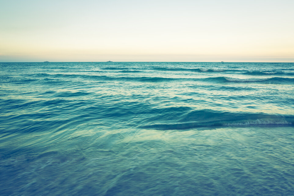 mare-calmo-al-tramonto.jpeg
