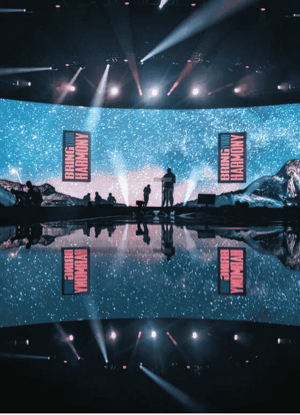 ledwall-omegaled-vetrina-ledwall-insegne-led-digitali-per-attivita-commerciali