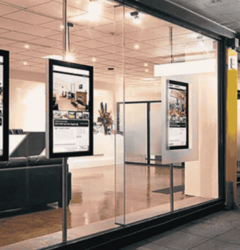 ledwall-per-agenzie-immobiliari-ledwall-vetrina-vetrine-led-per-ageenzie-ledwall-indoor-595x346