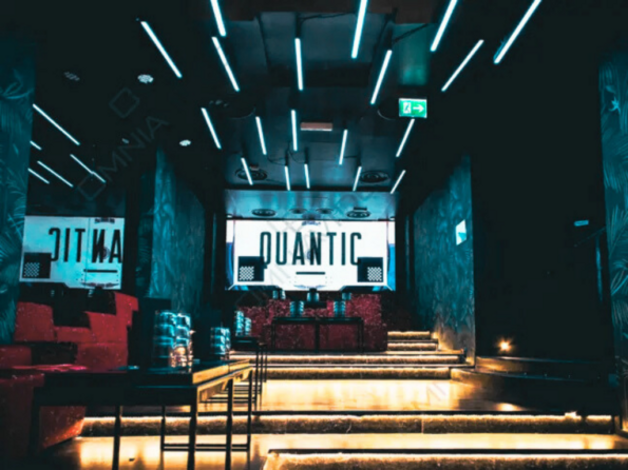 ledwall-discoteche-maxischermi-discoteca-ledwall-lice-club-ledwall-alta-luminosita.-1-1-595x446