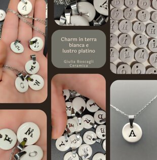 Letterine in ceramia pendente in ceramica, lettera impressa e decorata al platino in terzo fuoco
