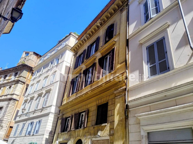 Bilocale via del Governo Vecchio 22, Piazza Navona, Roma
