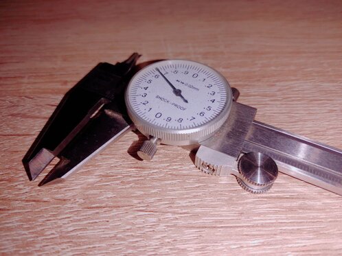 Diagnosi automotive: Calibro ventesimale Strumenti di misura Diagnosi automotive: Calibro ventesimale Strumenti di misura