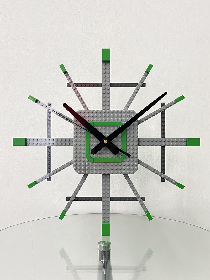 Oggetti creati con mattoncini LEGO, idee originali di design e arte per arredare casa in modo creativo con le costruzioni LEGO.