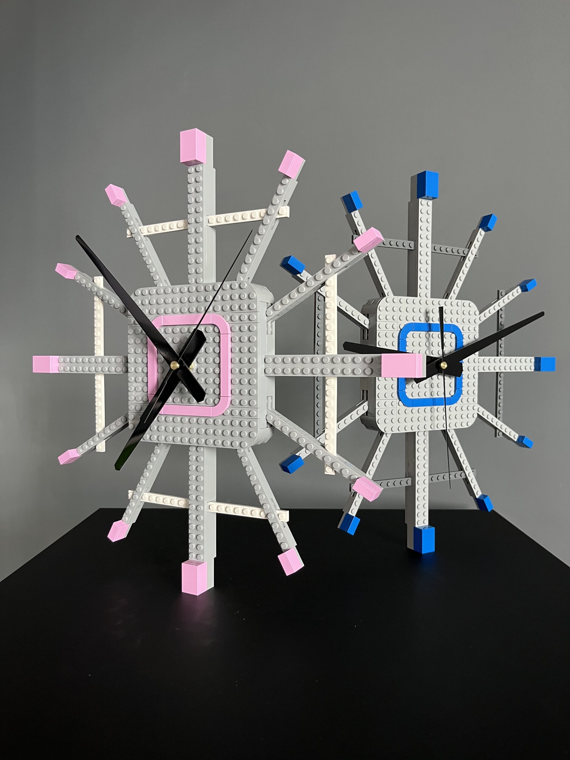 orologio Lego, design, arredo, costruzioni Lego, Orologi da muro creati con mattoncini LEGO, idee originali di design e arte per arredare casa in modo creativo con le costruzioni LEGO.