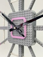 orologio-da-parete-in-mattoncini-lego-3680-cm-rosabianco