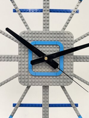 Oggetti creati con mattoncini LEGO, idee originali di design e arte per arredare casa in modo creativo con le costruzioni LEGO.