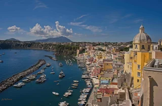 marina%20corricella%202.webp