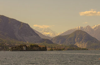 isola%20bella,%20view%20from%20isola%20dei%20pescatori.jpeg