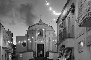 small%20square%20near%20ischia%20port%20.webp
