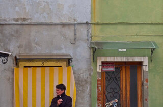 venice,%20burano%20-%20old%20ladies%20at%20market.jpeg