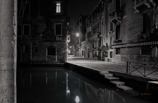 venice%20-%20waiting%20for%20tourists.jpeg
