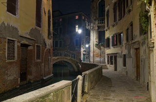 venice%20-%20children%20playing%20at%20the%20well.jpeg