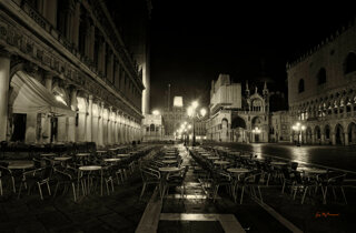 venice%20-%20working%20with%20high%20water.jpeg