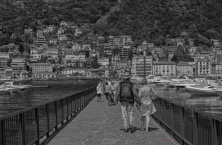 lake%20como,%20water%20games.webp