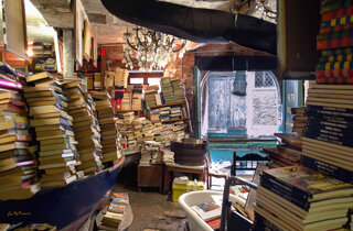 venice%20-%20%22acqua%20alta%20library%22%202.jpeg