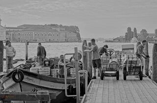 venice%20-%20gondolier%20and%20tourist%20resting.jpeg