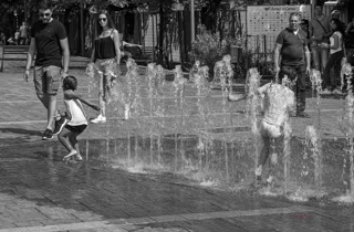 lake%20como,%20bathers.webp