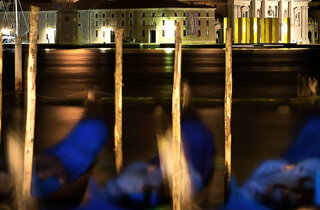 venice%20-%20floating%20gondolas%20in%20the%20night%20-%20vers.%20infrared.jpeg