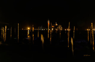 venice%20-%20shadows%20in%20the%20night.jpeg