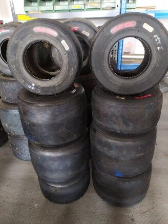 gomme mg rosse.jpeg gomme mg rosse.jpeg