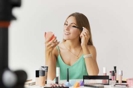 tempo-di-riprese-tutorial-di-bellezza-ad-alto-angolo.jpeg tempo-di-riprese-tutorial-di-bellezza-ad-alto-angolo.jpeg