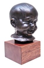 balestrieri-bernardo-18841965-bambino-che-ride-da-un-modello-di-meta-xx-secolo