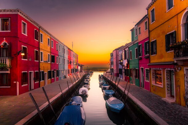 venice-italy-burano-island-buildings-9ba97dba340487c36c823de9a81e08cd.jpeg