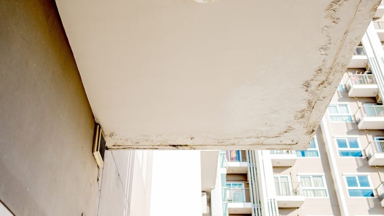 sottobalcone-cielino-balcone-rovinato-chi-paga.jpeg